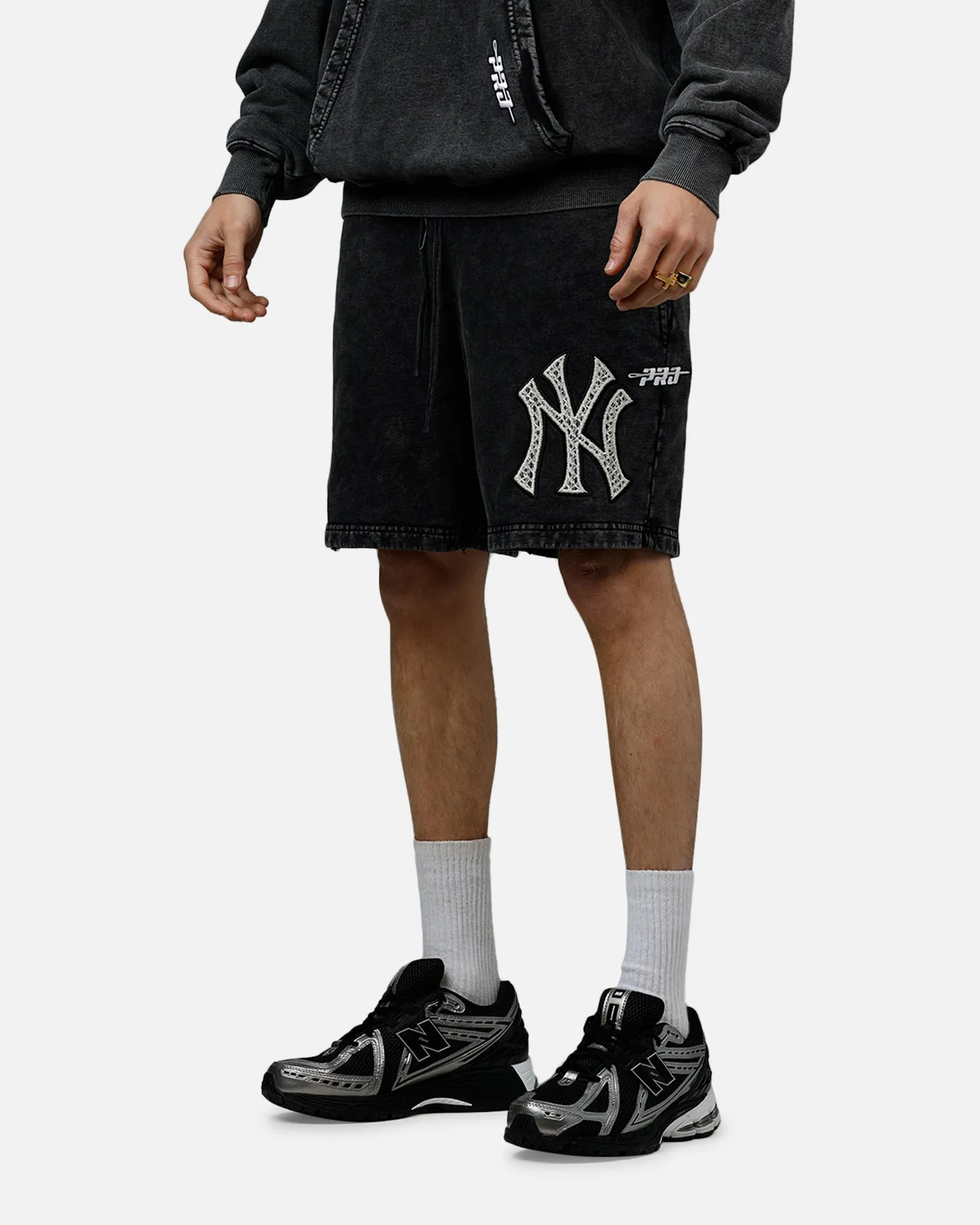 Pro Standard New York Yankees Raffia Shorts Black Acidwash